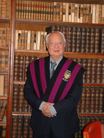 Grandmaster Yap Cheng Hai in Oxford University livery > Rising Dragon Feng Shui Grandmaster Yap Cheng Hai in Oxford University livery
