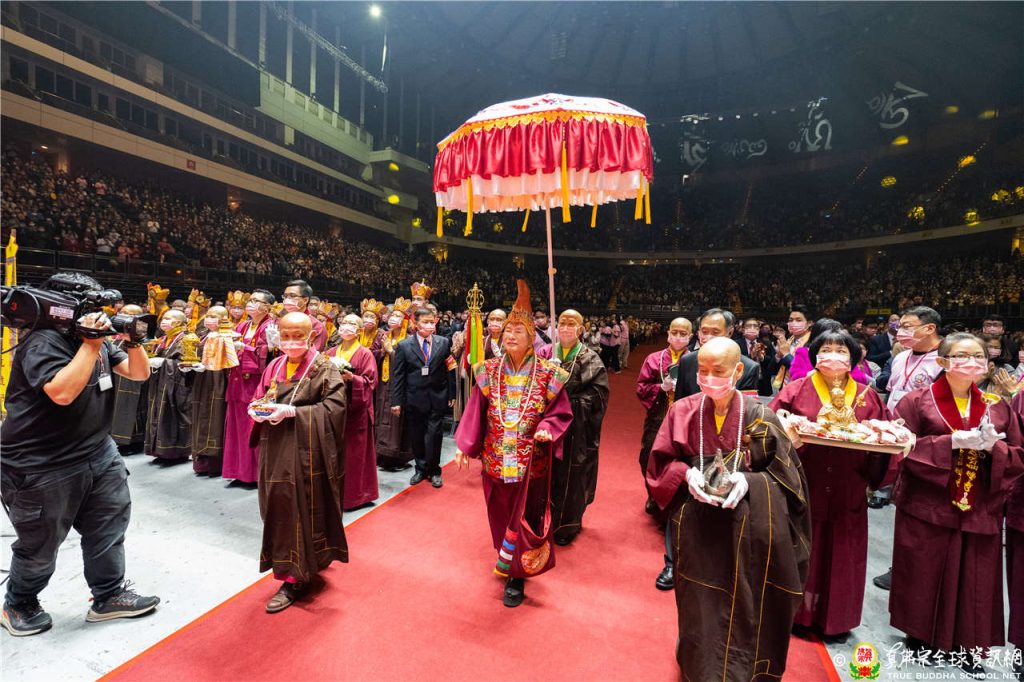 His Holiness Living Buddha Lian Sheng arrives to teach the Rainbow Body Attainment, the highest practice of Nyingmapa Buddhism