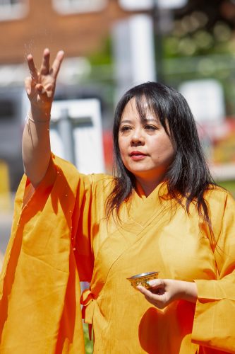 Sprinkling Great Compassion Dharani water (大悲咒水 Da Bei Zhou shui)